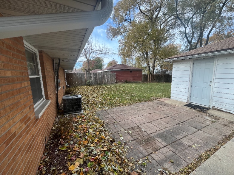 Building Photo - 2303 St Francis Ave