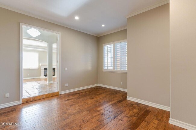 Building Photo - 750 Huntsdale Ct