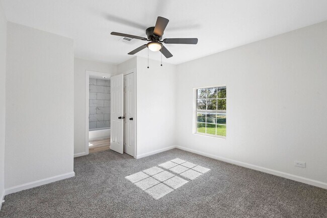 Building Photo - BEAUTIFUL- UPDATED 3 bedroom 1 Bath in Cleburne!