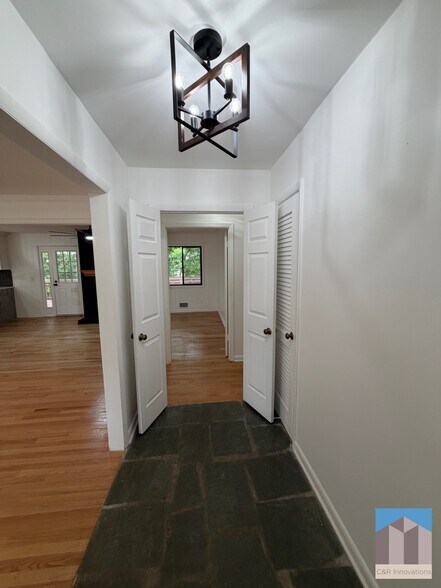 Building Photo - 2636 Whiteleigh Ct NE
