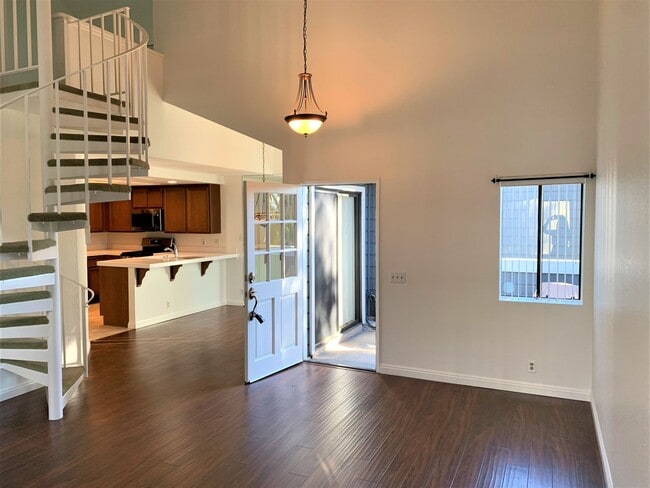 Building Photo - Amazing condo located in desirable Aliso Viejo!