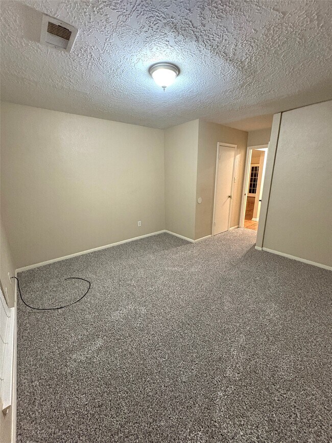 Building Photo - 1014 Stoneleigh Ct