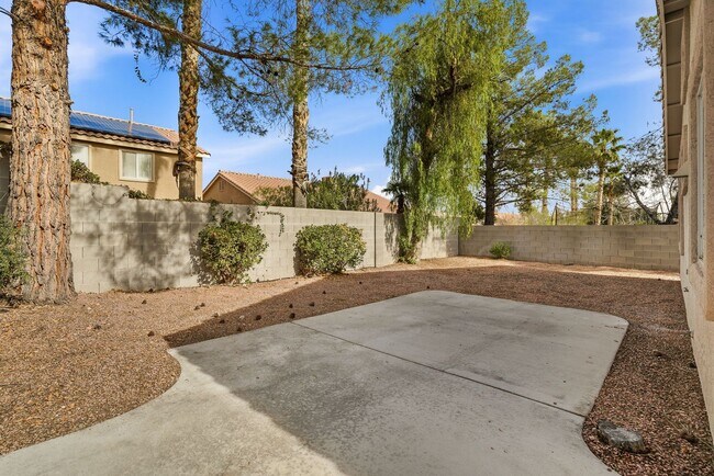 Building Photo - SUMMERLIN NORTH!!! SINGLE STORY!!! LARGE YARD!!! RECENTLY RENOVATED!!! NEW CARPET!!! NEAR DOWNTOW...