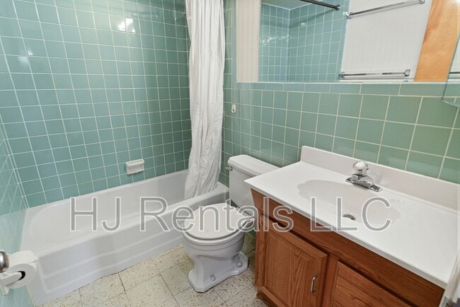 Building Photo - 160 St Benedict Ln