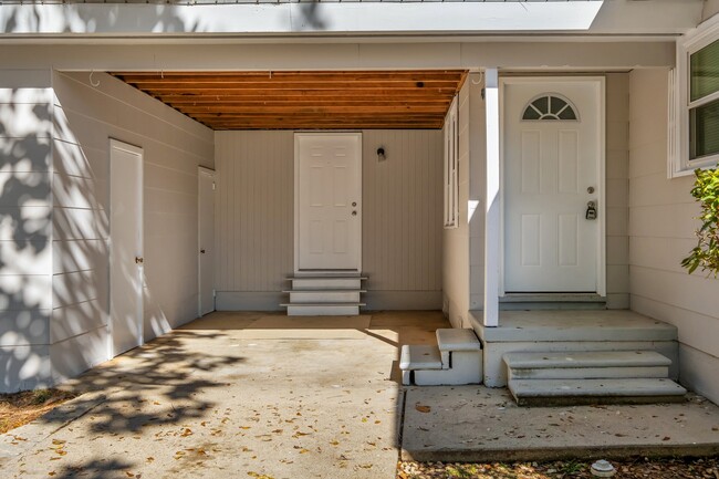 Building Photo - 1630 Sharkey St
