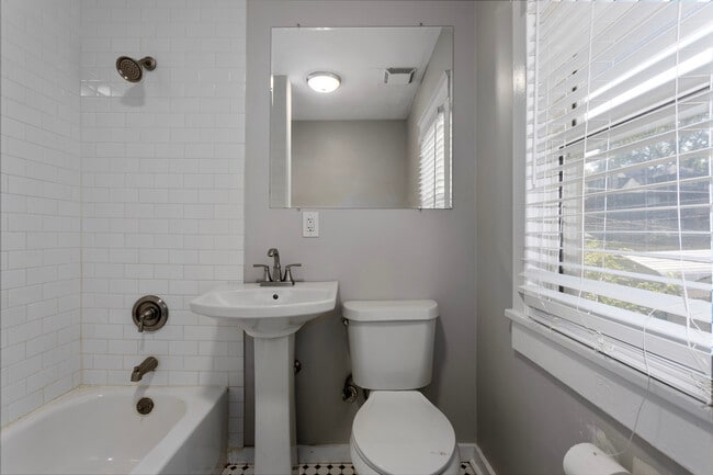 Building Photo - 915 E 29th St