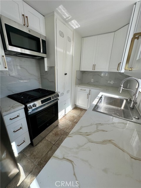 Building Photo - 933 Bayview Dr