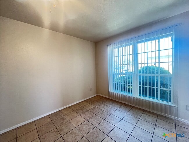 Building Photo - 4413 Abigail Dr