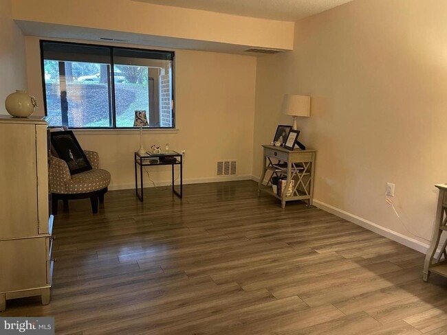 Building Photo - 6 Longstream Ct