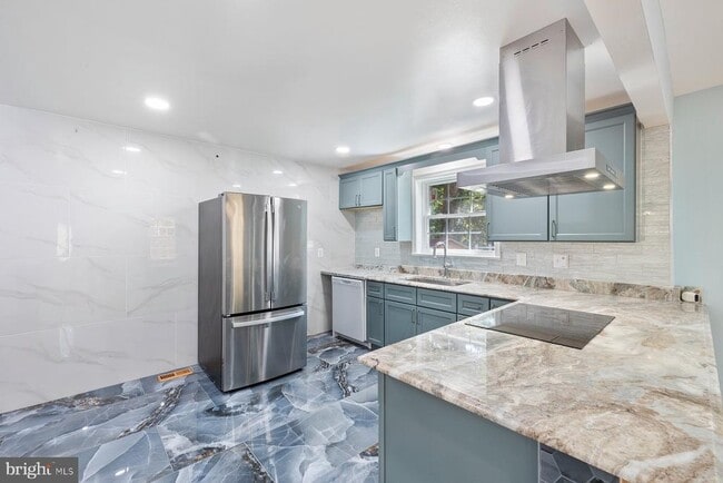 Building Photo - 2913 Collins Ave