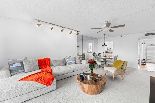 Building Photo - 14623 Bonaire Blvd