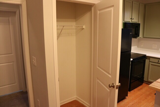 Building Photo - 1564 Walnut View Dr