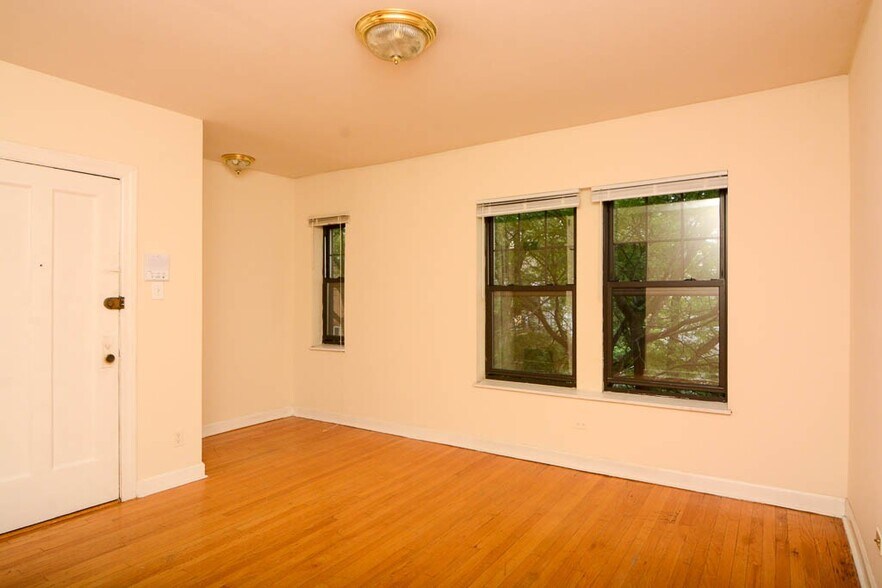 Building Photo - 2953 N Seminary