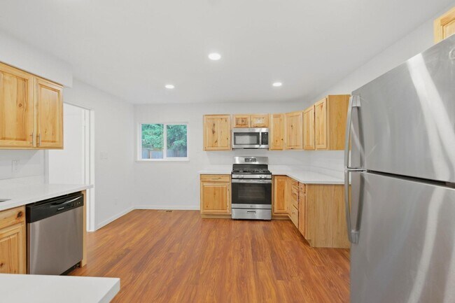 Building Photo - 810 E 63rd St