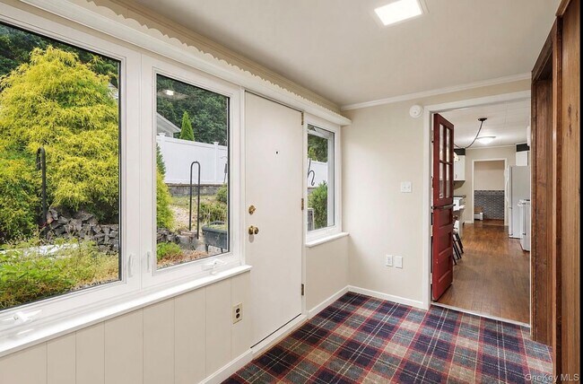 Building Photo - 14 Brisman Dr