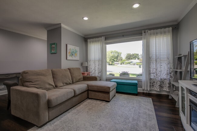 Building Photo - 523 Hawley Ct