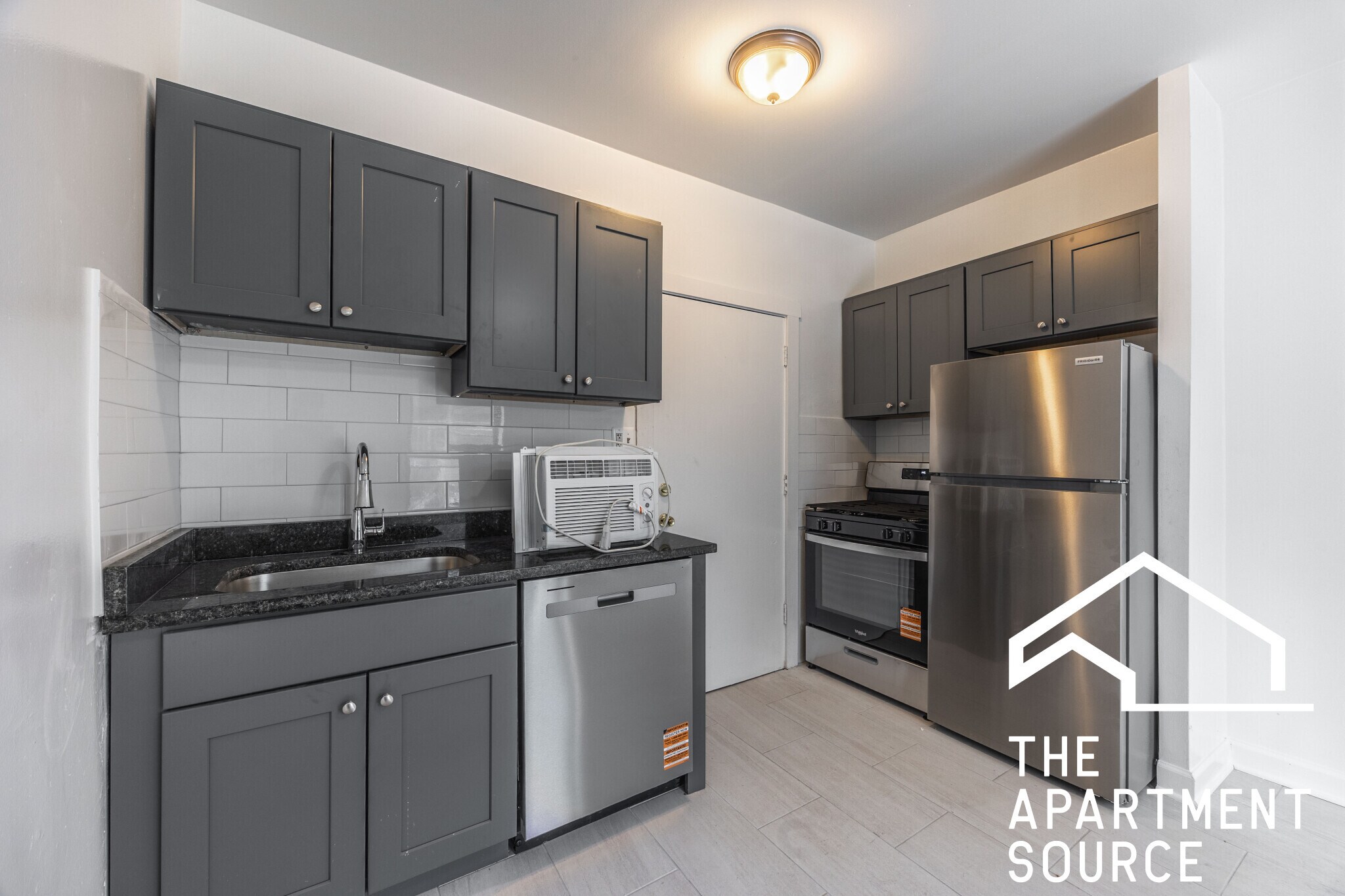 Building Photo - 1319 W Estes Ave