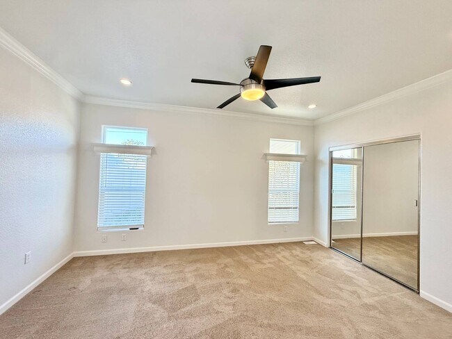 Building Photo - 80 Huntington St