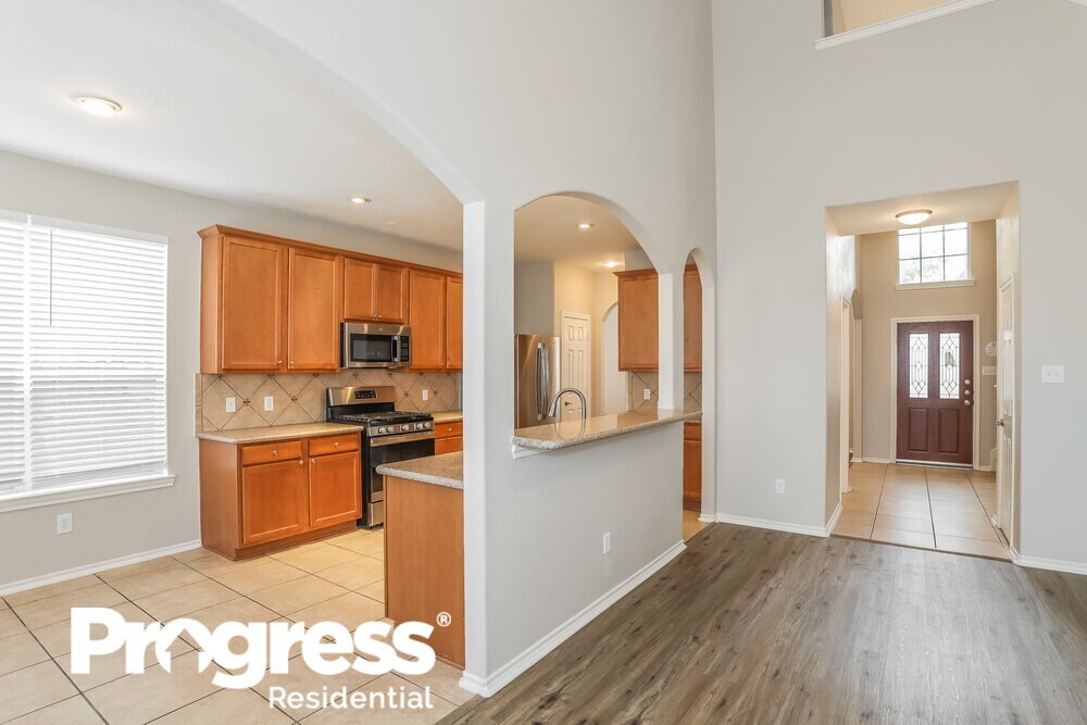 Building Photo - 4939 Forest Hurst Dr