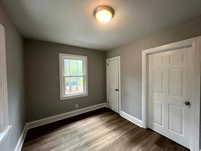 Building Photo - 214 Woodrow St