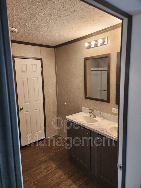 Building Photo - 511 E 1st St