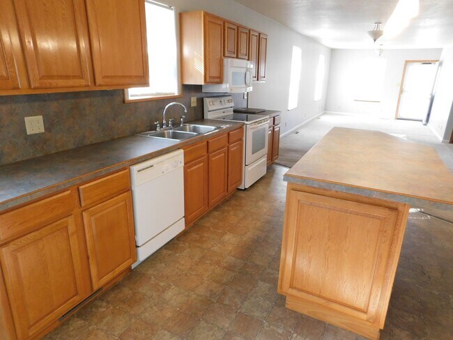 Building Photo - Spacious 3 Bedroom 2 bath Home in El Dorad...