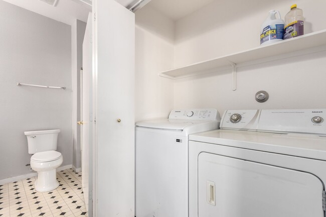Building Photo - Luxury Living at The Falls - Ground floor ...