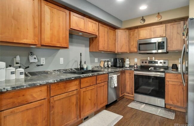 Building Photo - 504 Foxtail Pl