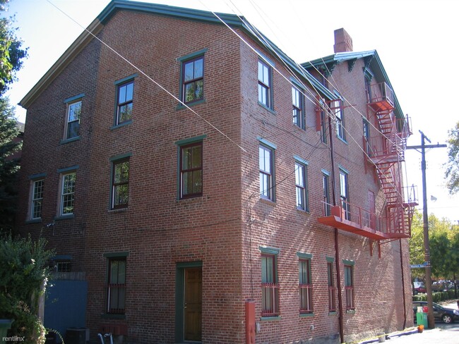 Building Photo - 820 Western Ave
