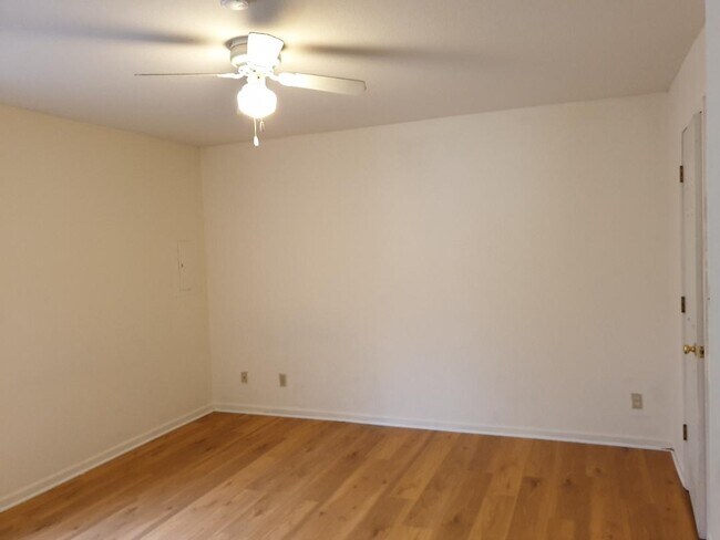 Building Photo - 2406 Santa Rosa Ct