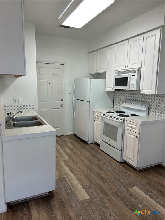 Building Photo - 1500 N Claremont Cir