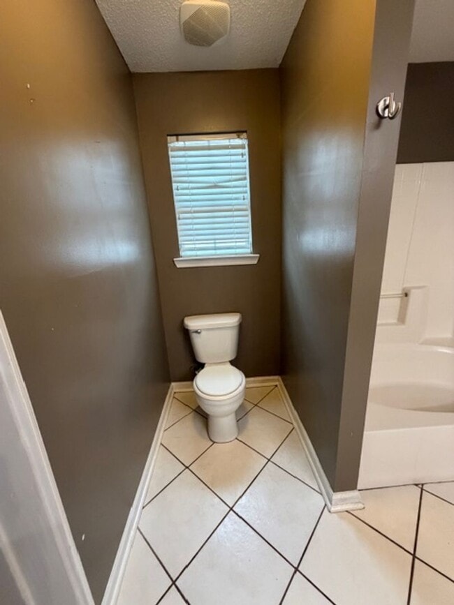 Building Photo - Charming 3 Bed, 2 Bath Home in Warner Robins!