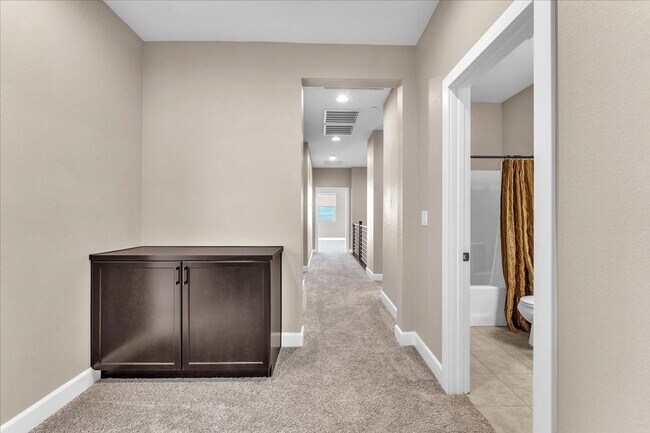 Building Photo - 4-Bedroom Tuscany Townhome with Strip & Golf Course Views