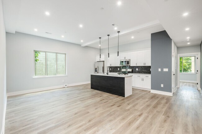 Building Photo - New 2 Bedroom Apartment in Modern Building! Now Offering 1 Month FREE on a 12 month lease!