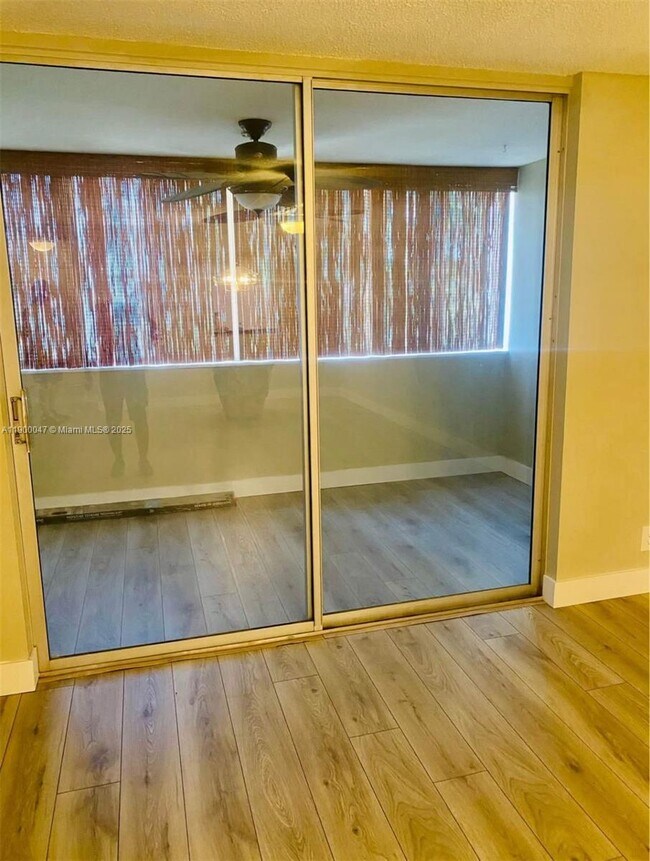 Building Photo - 320 NE 12th Ave