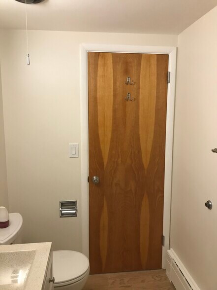 Building Photo - 975 W 300 N