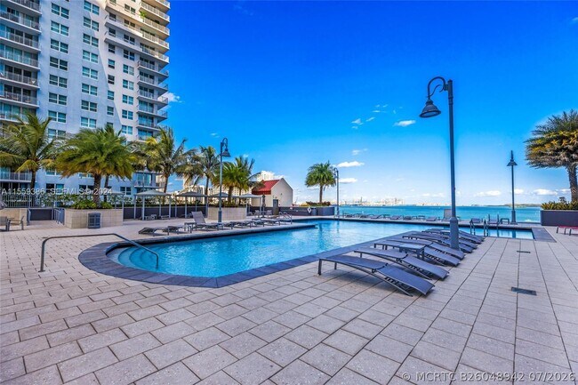 Building Photo - 1155 Brickell Bay Dr