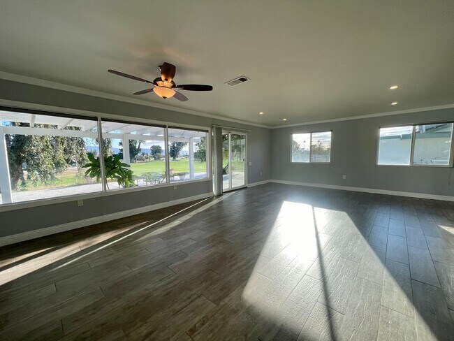 Building Photo - AVAILABLE NOW !! 2 Bedroom 2 Bathroom Home in Palm Desert Country Club!!