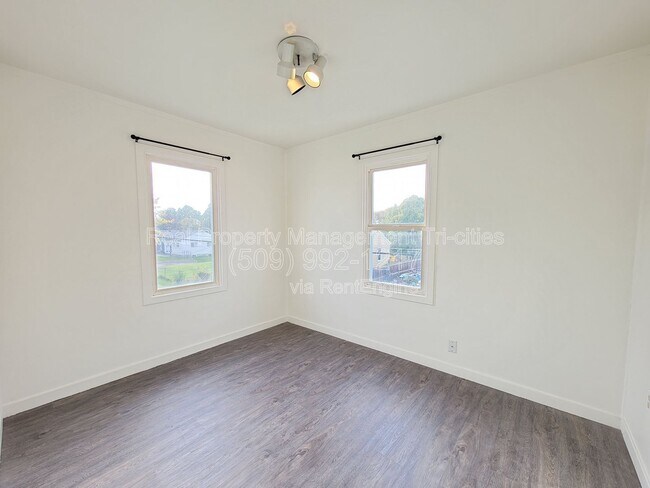 Building Photo - 87 Symons St