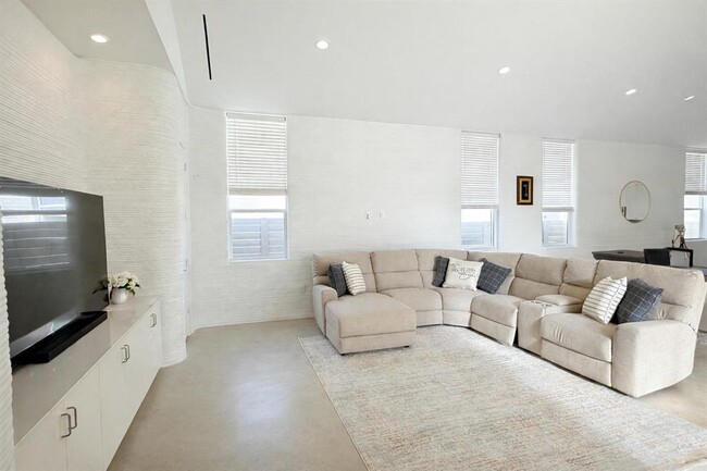 Building Photo - 332 Blue Blaze Trl