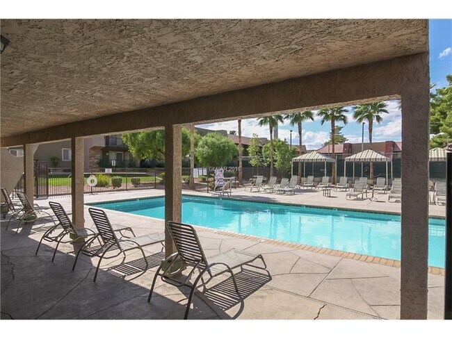 Building Photo - 5160 Indian River Dr