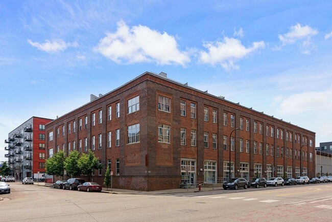 Building Photo - 801 N Washington Ave