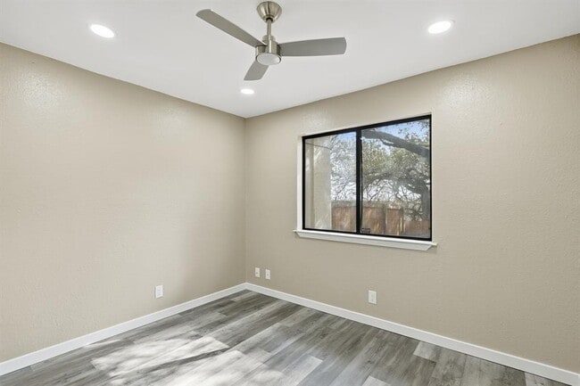 Building Photo - 5605 Highland Crest Dr