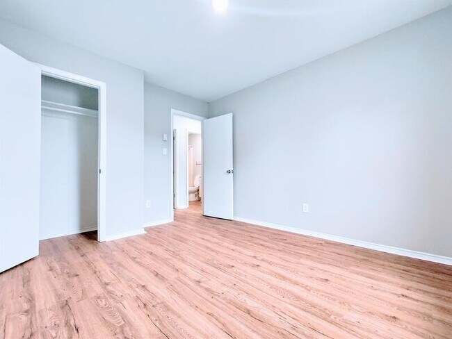 Building Photo - 4449 Layola Ave