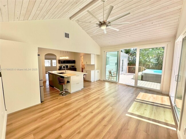 Building Photo - 3713 N Flagler Dr