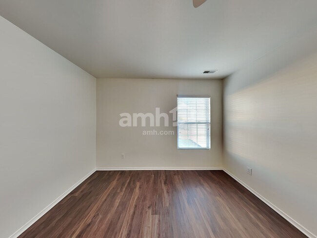Building Photo - 1611 Rustic Arch Way