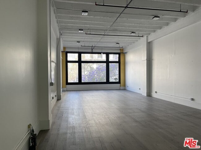 Building Photo - 714 S Hill St