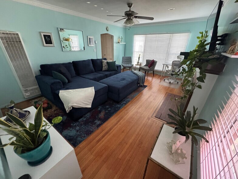 Primary Photo - 7023 6th Ave