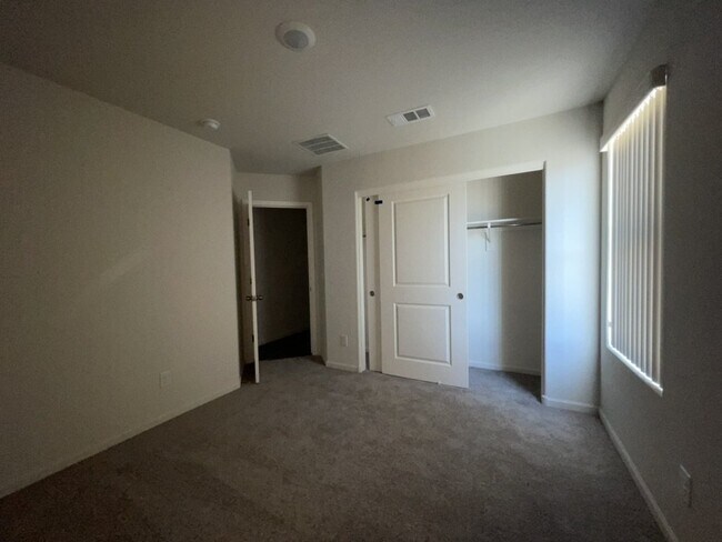 Building Photo - Coming Soon - 4 bed 2 bath spacious home with garage BHCRENT.COM