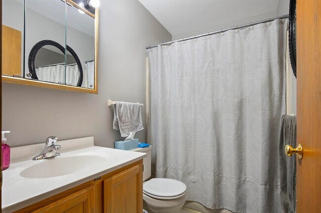 Building Photo - 6043 Boxwood Dr